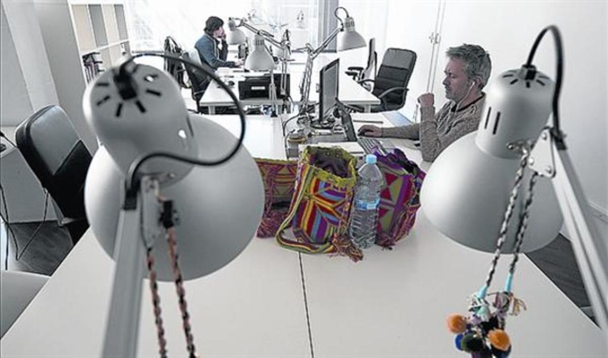 Mesas de trabajo en un centro de ’coworking’ de Barcelona. Mesas de trabajo en un centro de ’coworking’ de Barcelona.