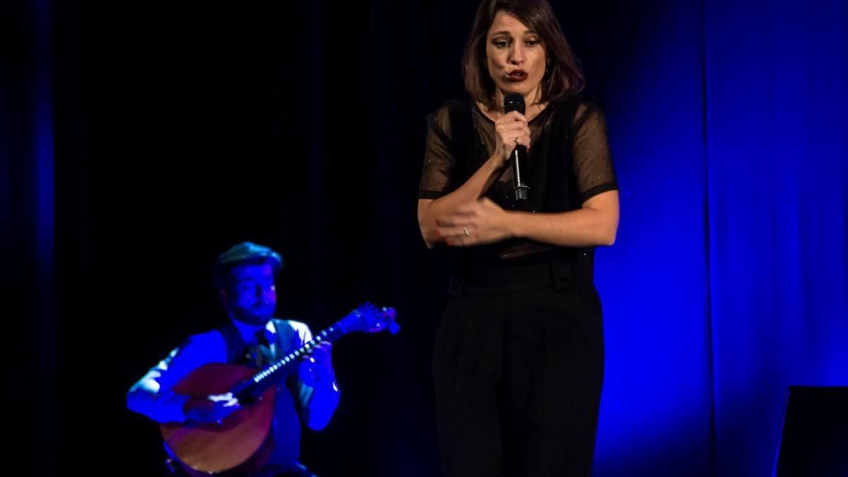 La cantante Carminho, durante una actuación en el BARTS en el 2017. La cantante Carminho, durante una actuación en el BARTS en el 2017.