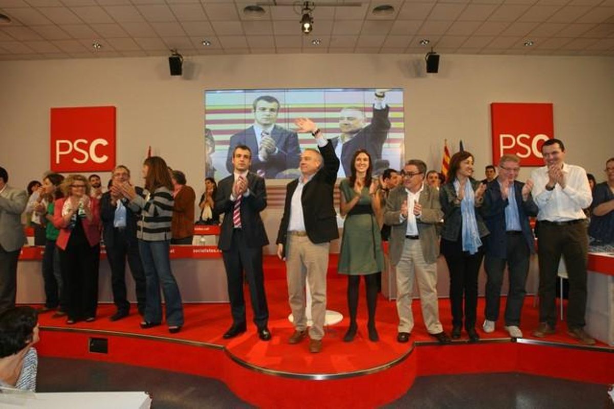 El consell nacional del PSC, con Maurici Lucena a la derecha de Pere Navarro. El consell nacional del PSC, con Maurici Lucena a la derecha de Pere Navarro.