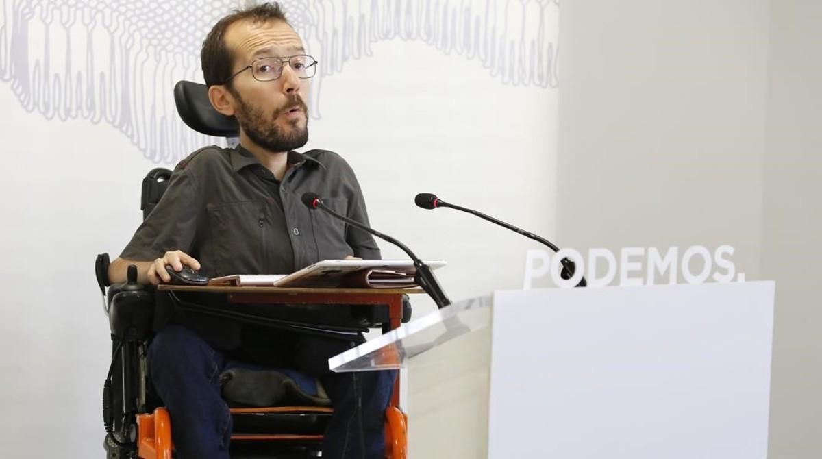 Pablo Echenique, secretario de organización de Podemos, en una rueda de prensa. Pablo Echenique, secretario de organización de Podemos, en una rueda de prensa.