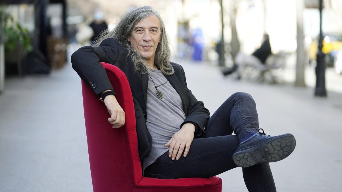 El rocker Gerard Quintana aconsegueix el premi Ramon Llull flirtejant amb el realisme màgic