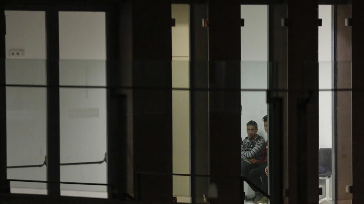 Menores, en el interior de la Fiscalía de Menores de la Ciutat de la Justícia. Menores, en el interior de la Fiscalía de Menores de la Ciutat de la Justícia.