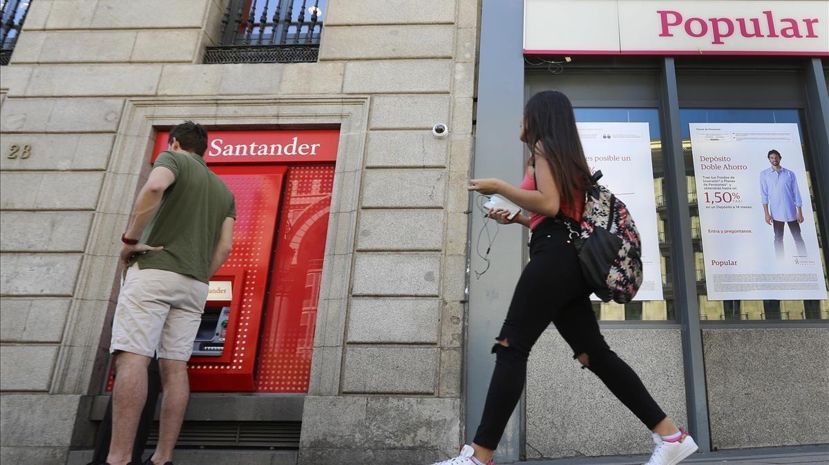 Oficinas del Santander y del Popular.