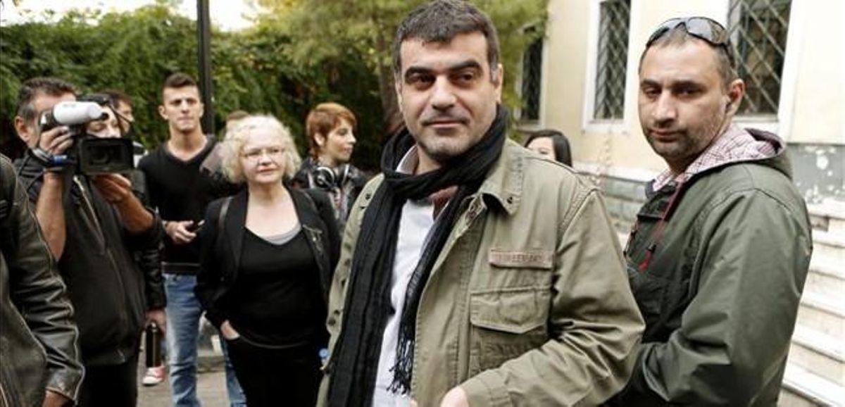 Vaxevanis, ante el tribunal que lo juzgaba. Vaxevanis, ante el tribunal que lo juzgaba.