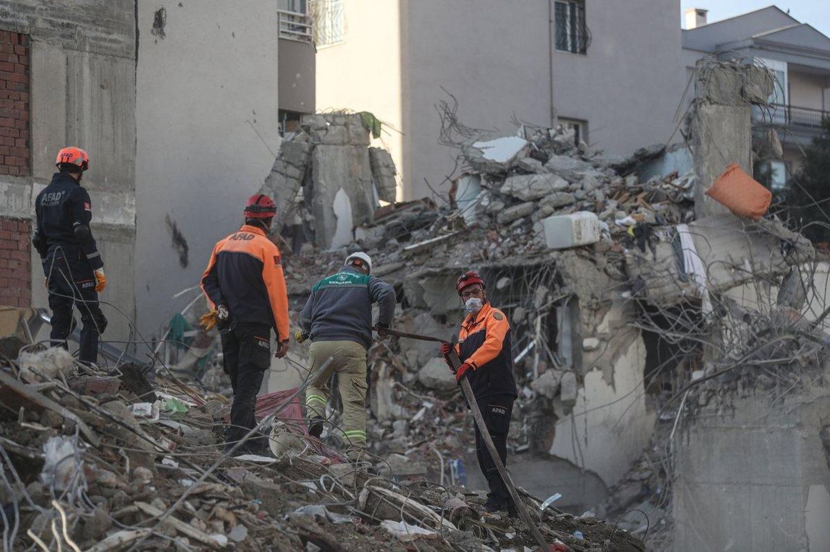 El terremoto, de magnitud 6,6 en la escala de Richter, sacudió el viernes la zona oeste de Turquía y varias islas griegas. El terremoto, de magnitud 6,6 en la escala de Richter, sacudió el viernes la zona oeste de Turquía y varias islas griegas.