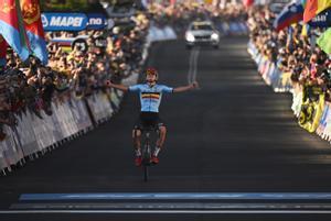 El ciclista belga Remco Evenepoel que se proclamó hoy campeón del mundo de fondo en carretera. EFE/EPA/DEAN LEWINS AUSTRALIA AND NEW ZEALAND OUT
