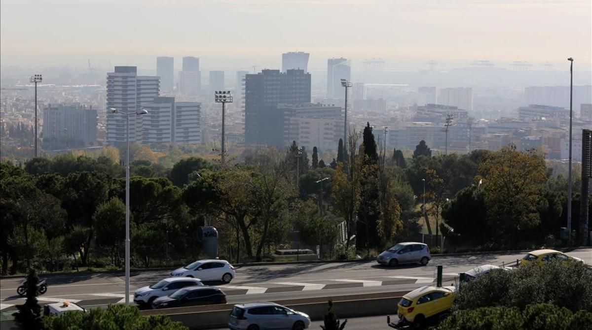 Contaminación en Barcelona desde el hospital de Sant Joan de Deu, en julio del 2017. Contaminación en Barcelona desde el hospital de Sant Joan de Deu, en julio del 2017.