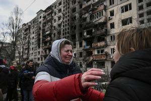 Rusia bombardea Kiev mientras negocia con Ucrania
