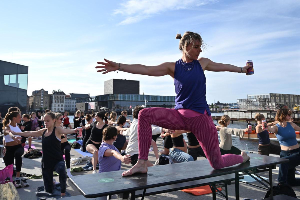 Yoga con cerveza en Copenhague FOTOS