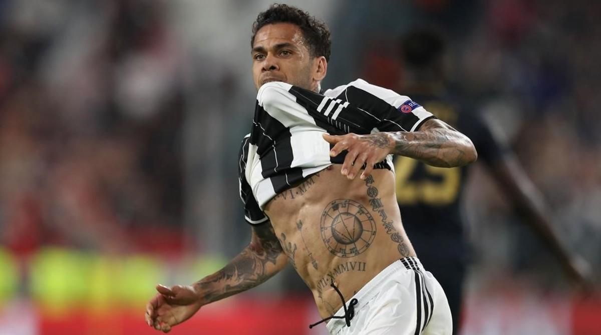 La verdadera "hòstia amb classe" de Dani Alves La verdadera "hòstia amb classe" de Dani Alves