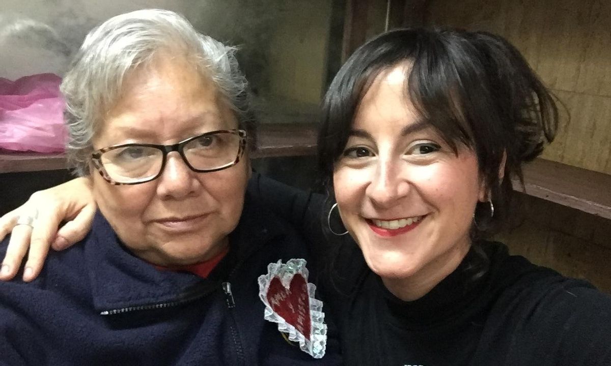 La Mami (izquierda) posa con la directora, Laura Herrero Garvín. La Mami (izquierda) posa con la directora, Laura Herrero Garvín.