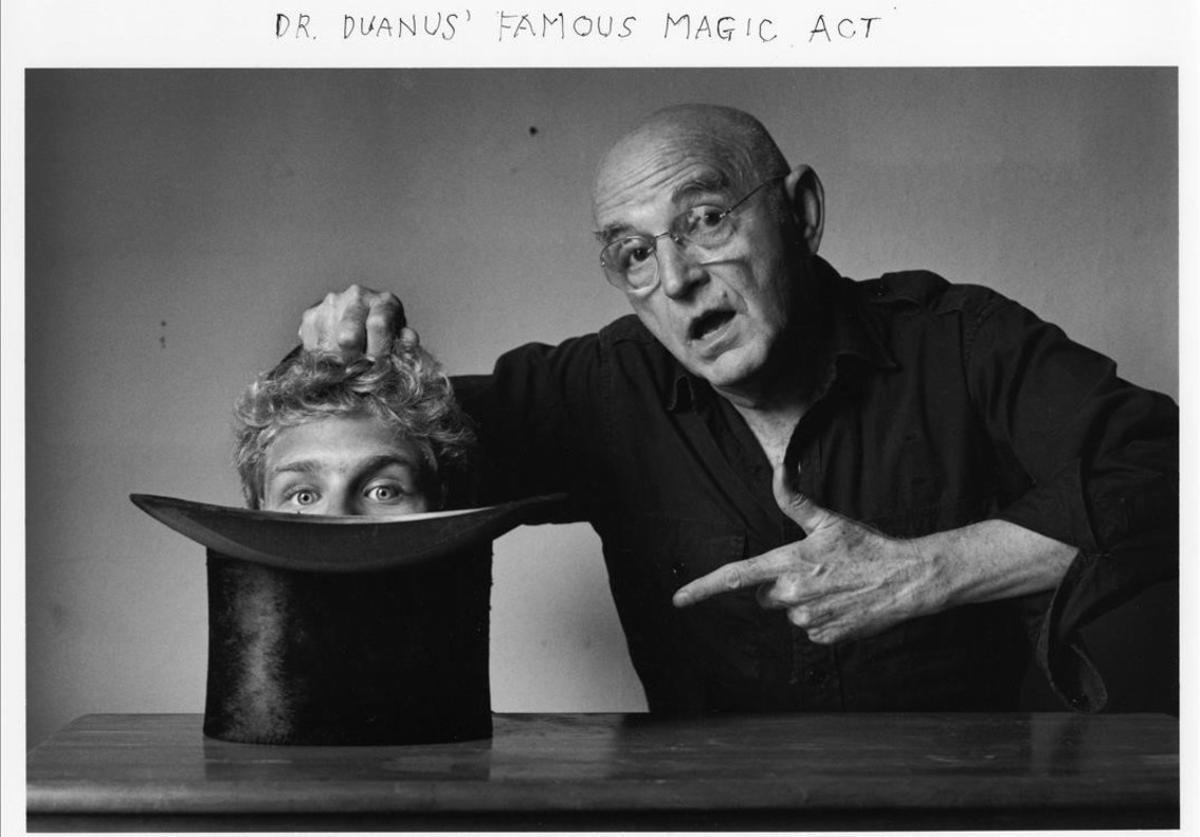 ’Dr. Duanus’ famous magic act’ (1996).