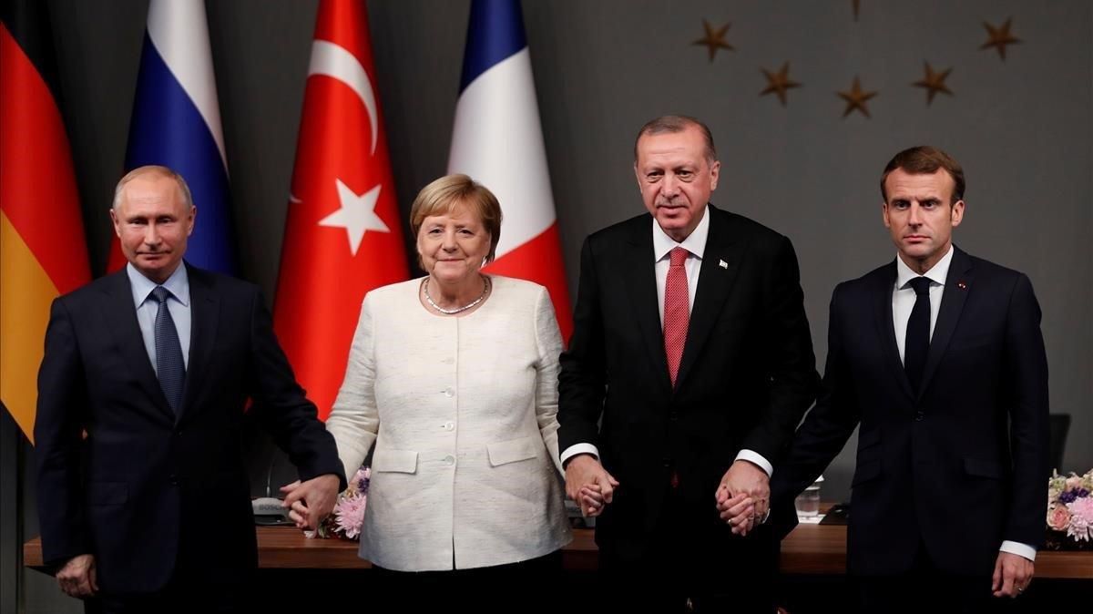De izquierda a derecha: el presidente ruso, Vladimir Putin, la cancillera alemana, Angela Merkel, y los presidente turco, Recep Tayyip Erdogan, y el francés, Emmanuel Macron. De izquierda a derecha: el presidente ruso, Vladimir Putin, la cancillera alemana, Angela Merkel, y los presidente turco, Recep Tayyip Erdogan, y el francés, Emmanuel Macron.