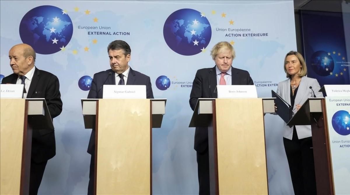 Los ministros de Exteriores de Francia, Jean Yves Le Drian, Reino Unido, Boris Johnson, Alemania, Sigmar Gabriel, y la jefa de ladiplomacia europea, Federica Mogherini. Los ministros de Exteriores de Francia, Jean Yves Le Drian, Reino Unido, Boris Johnson, Alemania, Sigmar Gabriel, y la jefa de ladiplomacia europea, Federica Mogherini.