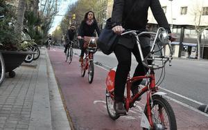 Barcelona inicia 5 obres per ampliar la xarxa de carrils bici de la ciutat