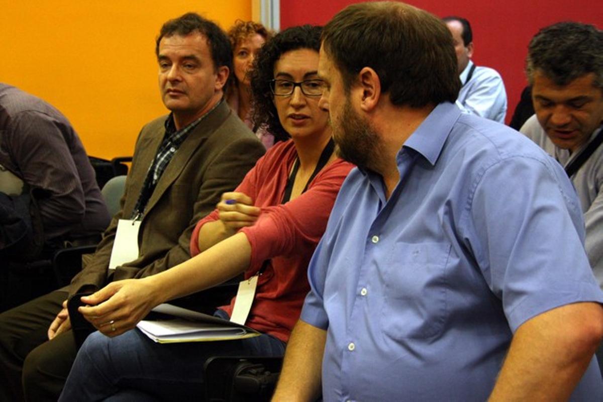 Alfred Bosch, Marta Rovira y Oriol Junqueras, en el Consell Nacional de ERC, este sábado.