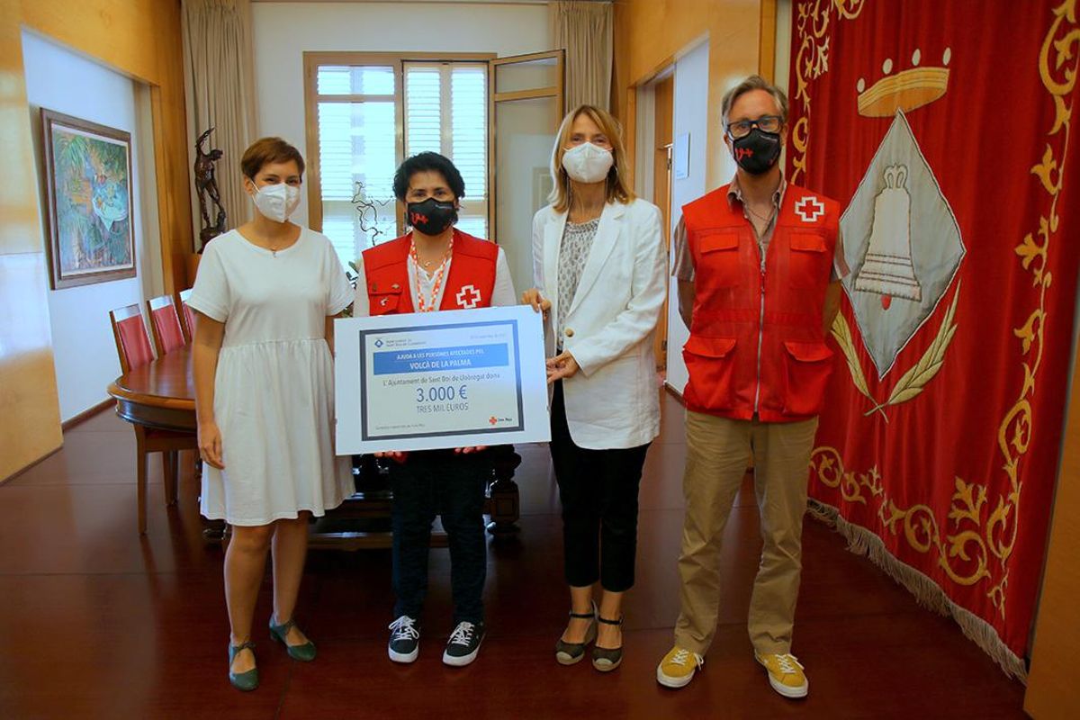 Sant Boi entrega a Cruz Roja 3.000 euros para la campaña de ayuda a las personas afectadas por el volcán de La Palma Sant Boi entrega a Cruz Roja 3.000 euros para la campaña de ayuda a las personas afectadas por el volcán de La Palma