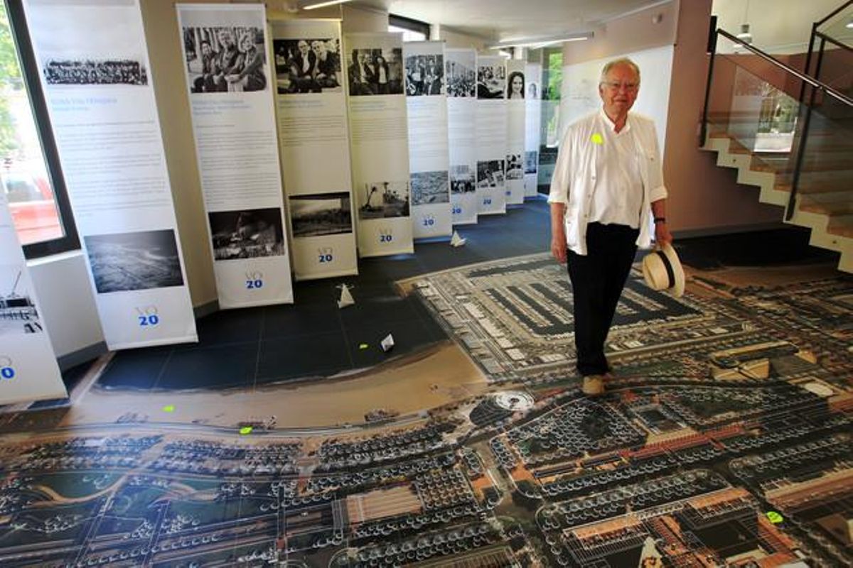 Exposición de los 20 años de la Vila Olímpica, com David Mackay. Exposición de los 20 años de la Vila Olímpica, com David Mackay.