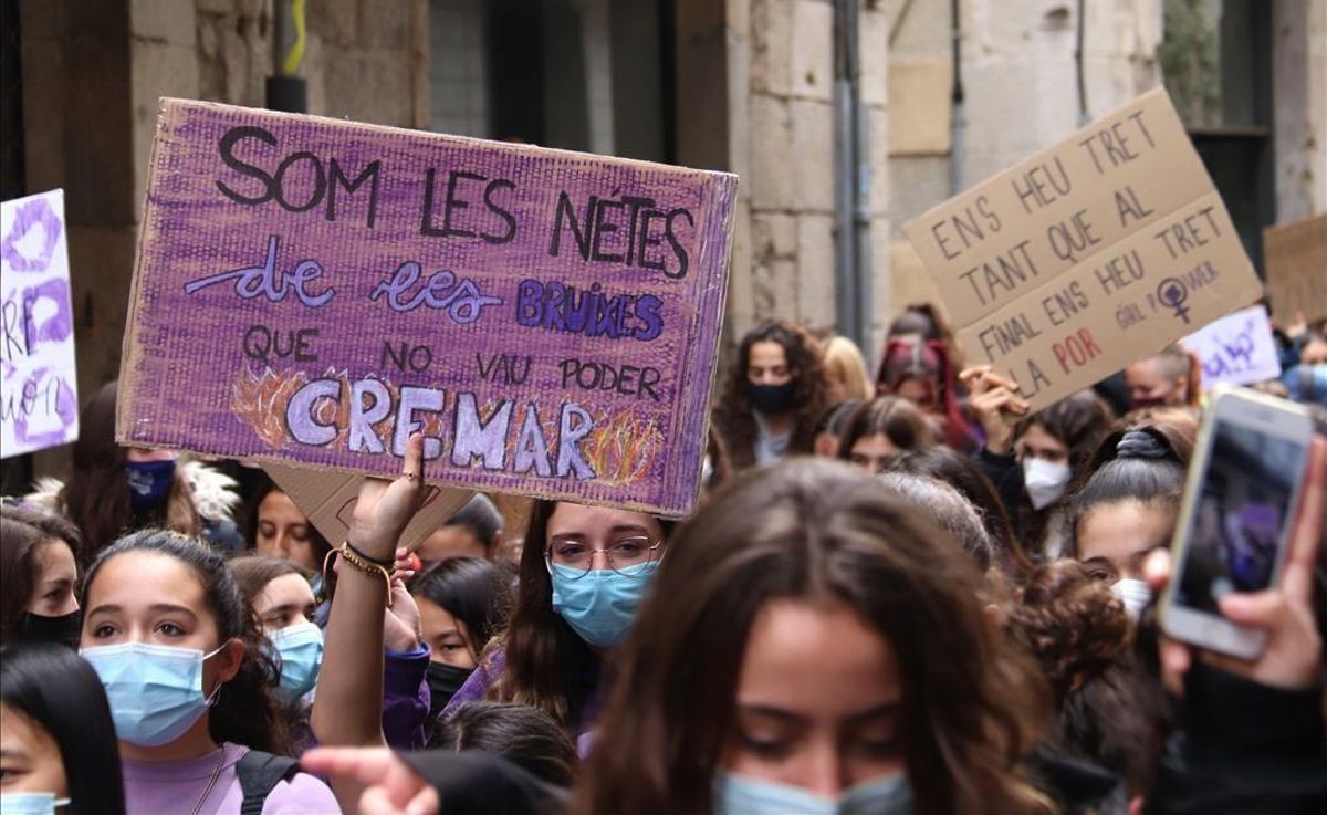 Pancarta feminista en una manifestación convocada por el SEPC en Girona. Pancarta feminista en una manifestación convocada por el SEPC en Girona.