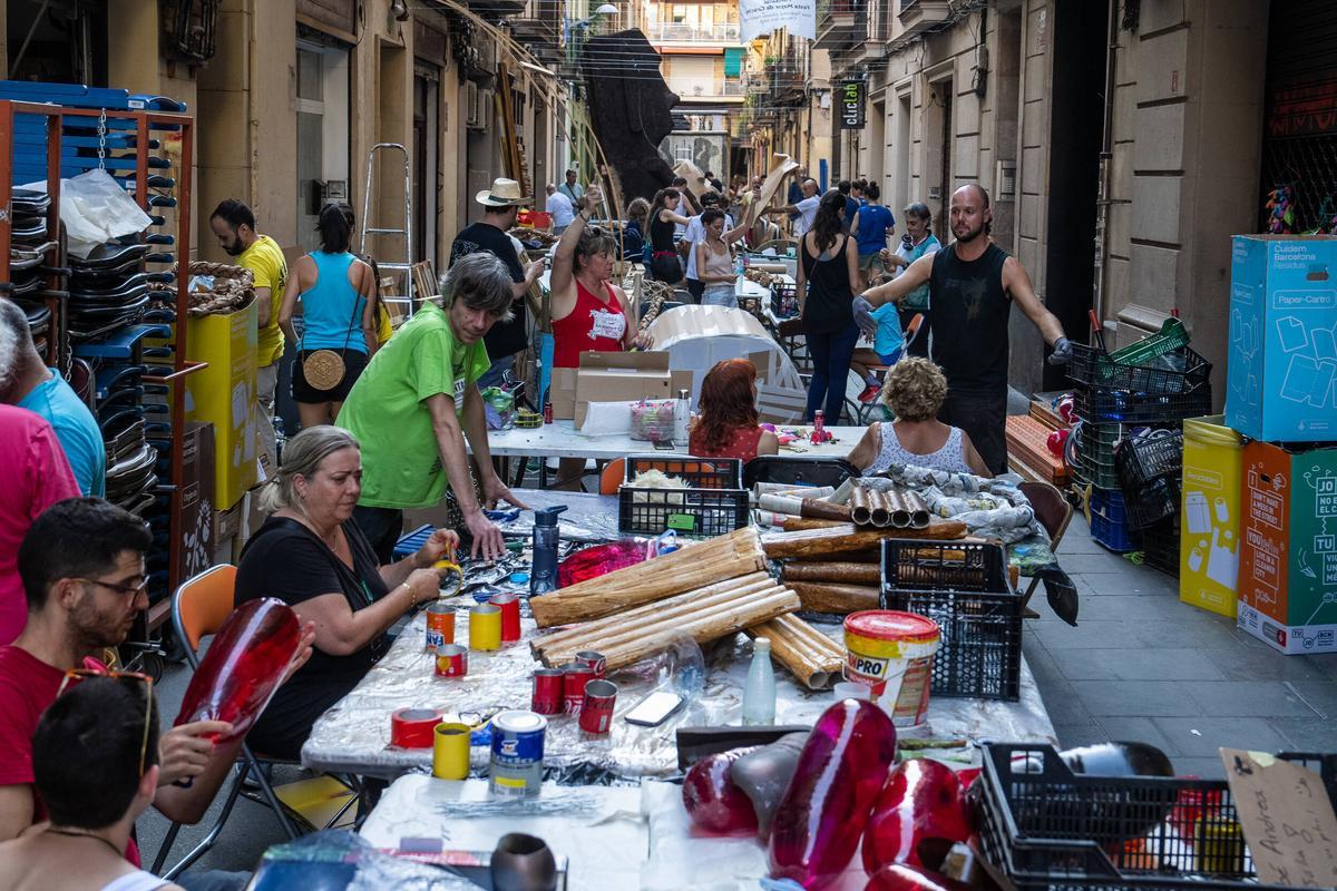 'Making of': así se han creado los decorados de las calles para las fiestas de Gràcia 2023