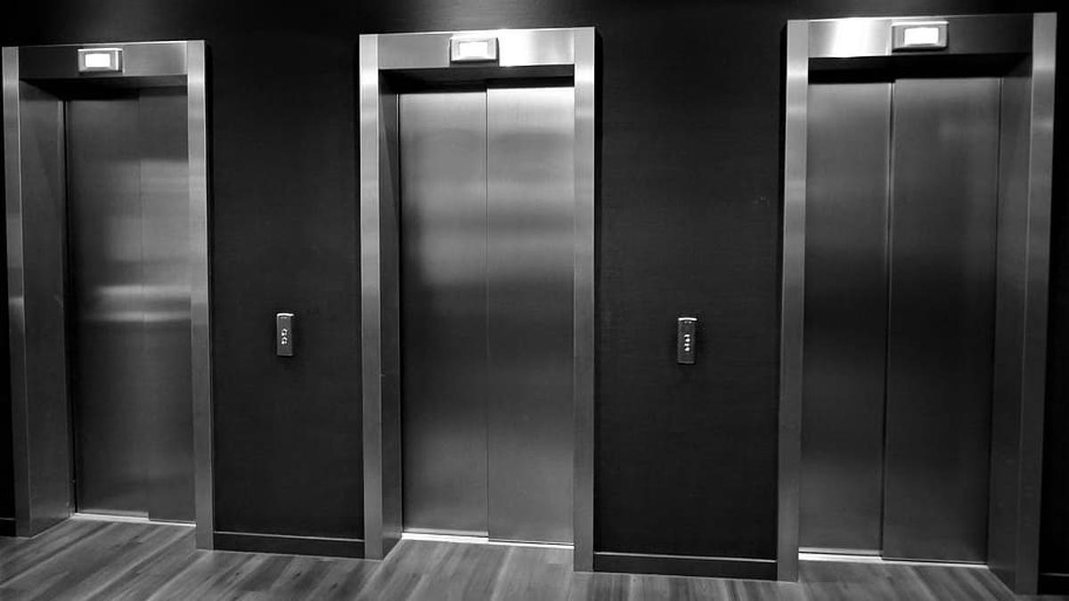 Mor un treballador a Esplugues al quedar atrapat per un ascensor