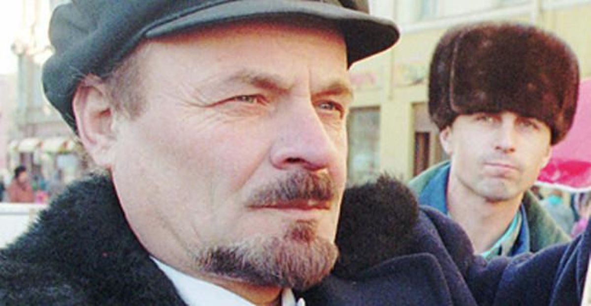 Un hombre caracterizado como Lenin, en la plaza Roja de Moscú. Un hombre caracterizado como Lenin, en la plaza Roja de Moscú.