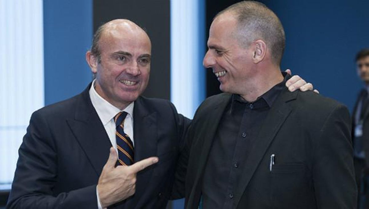 Guindos y Varoufakis, en una reunión del Eurogrupo en Luxemburgo, el pasado junio. Guindos y Varoufakis, en una reunión del Eurogrupo en Luxemburgo, el pasado junio.