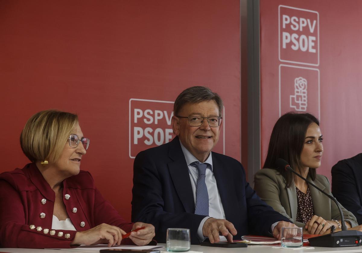 El president de la Generalitat valenciana y secretario general del PSPV-PSOE, Ximo Puig (c)