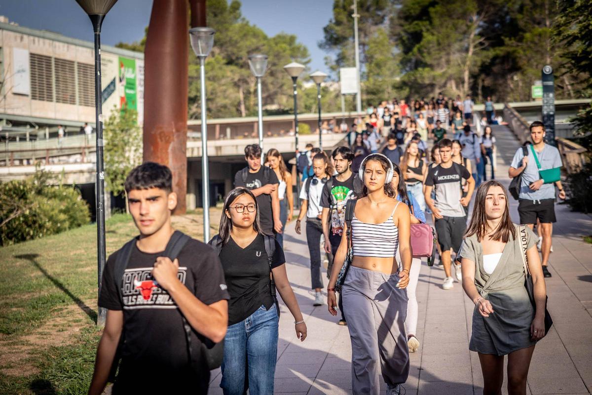 Llegar Al Campus De La UAB: 50 Años De Conquista Del Transporte Público ...