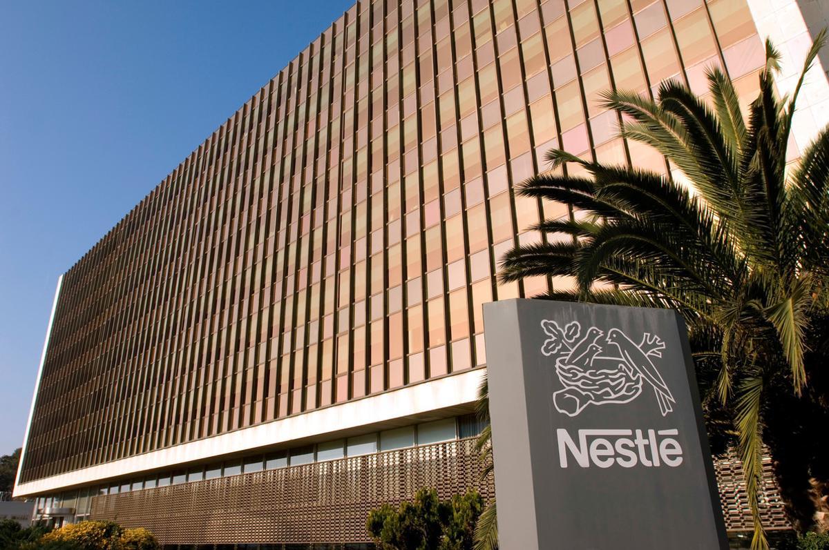 Nestlé reparteix 14.000 mascaretes a Esplugues i Sant Feliu
