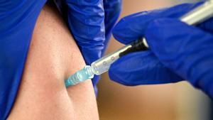 Las vacunas contra el covid-19 han evitado entre 6.900 y 9.500 muertes en Catalunya