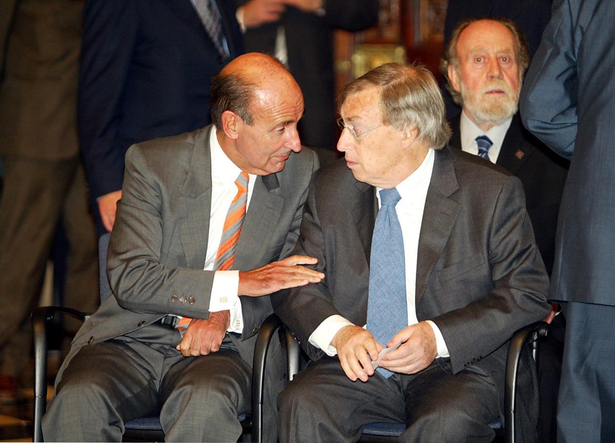 Los políticos y padres dela Constitución, Miquel Roca y Jordi Solé Tura. 