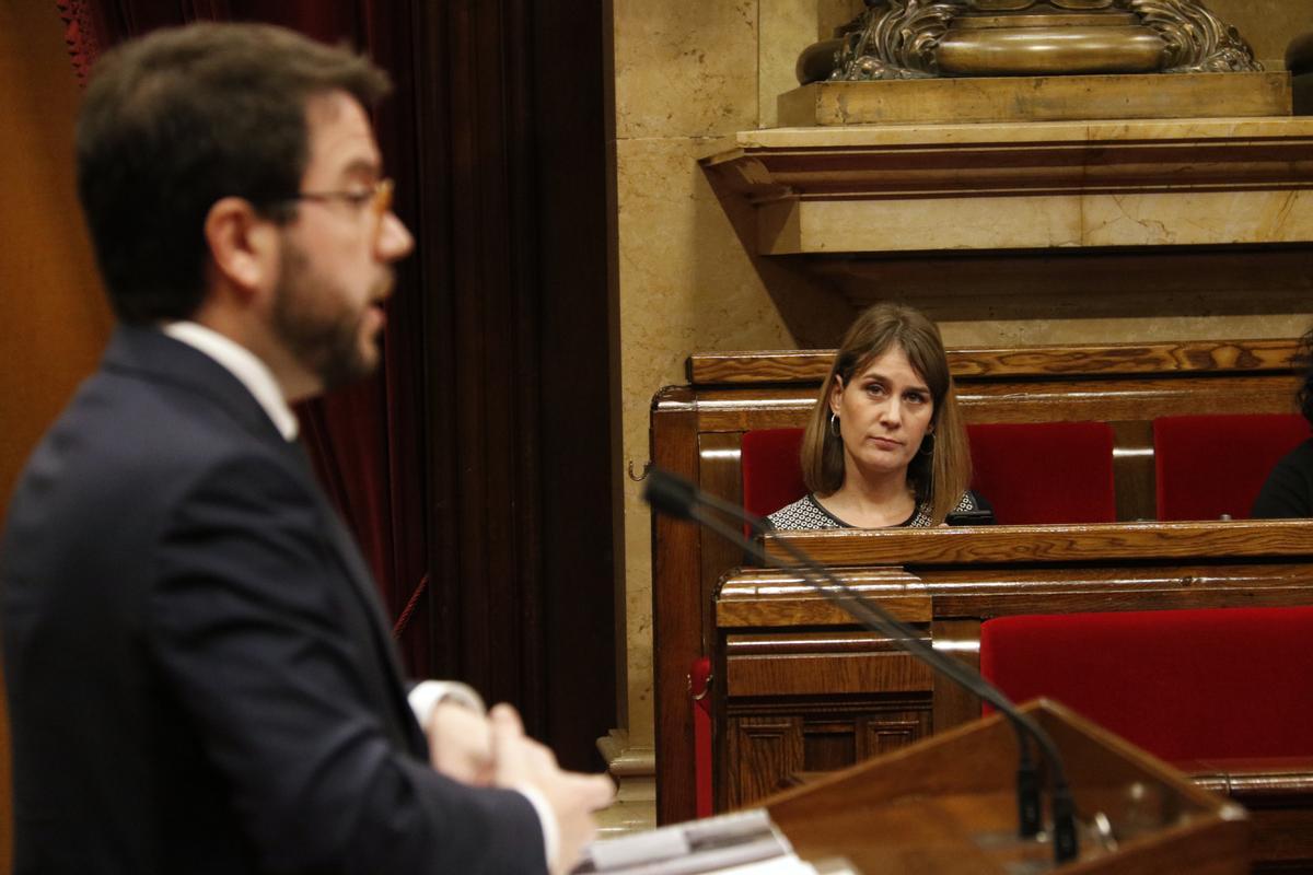 El ’president’ Pere Aragonès y la líder de los ’comuns’, Jéssica Albiach, en el hemiciclo del Parlament, en una foto de archivo.