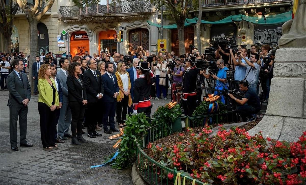 Ofrenda floral al monumento de Rafael Casanova por parte del presidente de la Generalitat, Quim Torra.
