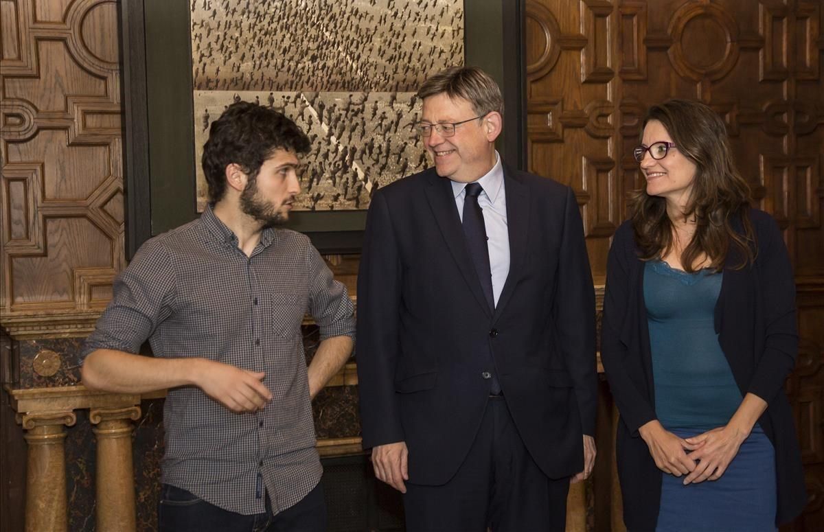El presidente de la Generalitat Valenciana, Ximo Puig, la vicepresidenta Mónica Oltra y el líder de Podem en la Comunidad Valenciana, Antonio Estan. El presidente de la Generalitat Valenciana, Ximo Puig, la vicepresidenta Mónica Oltra y el líder de Podem en la Comunidad Valenciana, Antonio Estan.