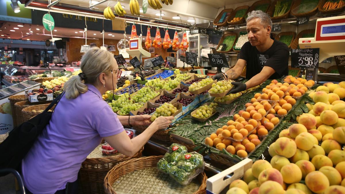 Tourism, food and fuel make inflation rise to 2.3% in July