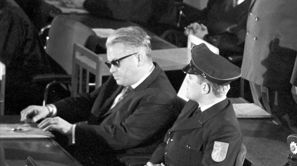 El SS Victor Capesius, farmacéutico en jefe de Auschwitz, durante el juicio contra nazis del campo de exterminio, en Fráncfort, en 1963. El SS Victor Capesius, farmacéutico en jefe de Auschwitz, durante el juicio contra nazis del campo de exterminio, en Fráncfort, en 1963.