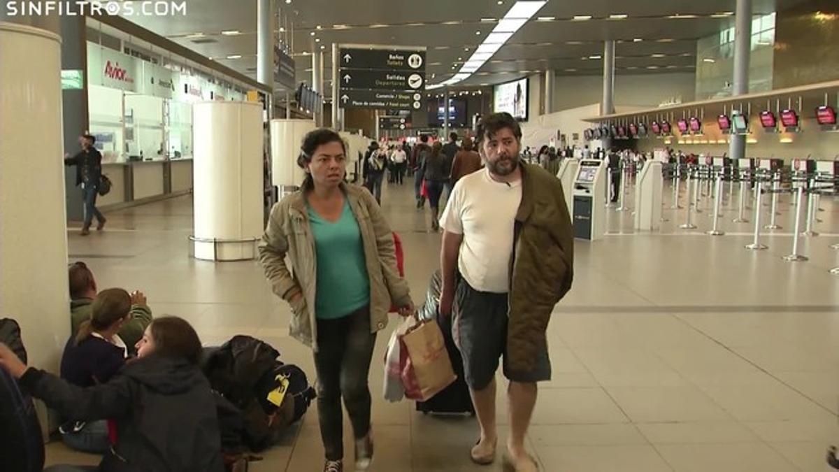 Un catalán y su pareja colombiana, atrapados en el aeropuerto de Bogotá y acosados por un sicario