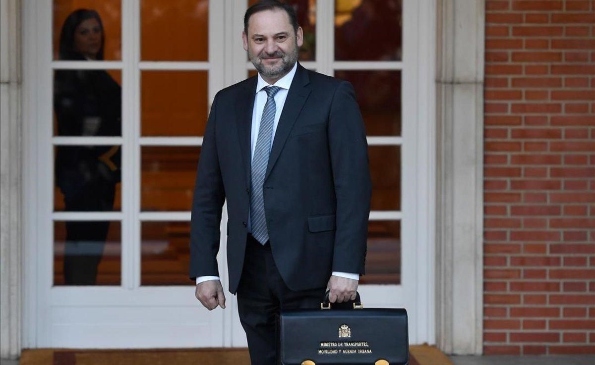 José Luis Ábalos llega a la Moncloa . José Luis Ábalos llega a la Moncloa .