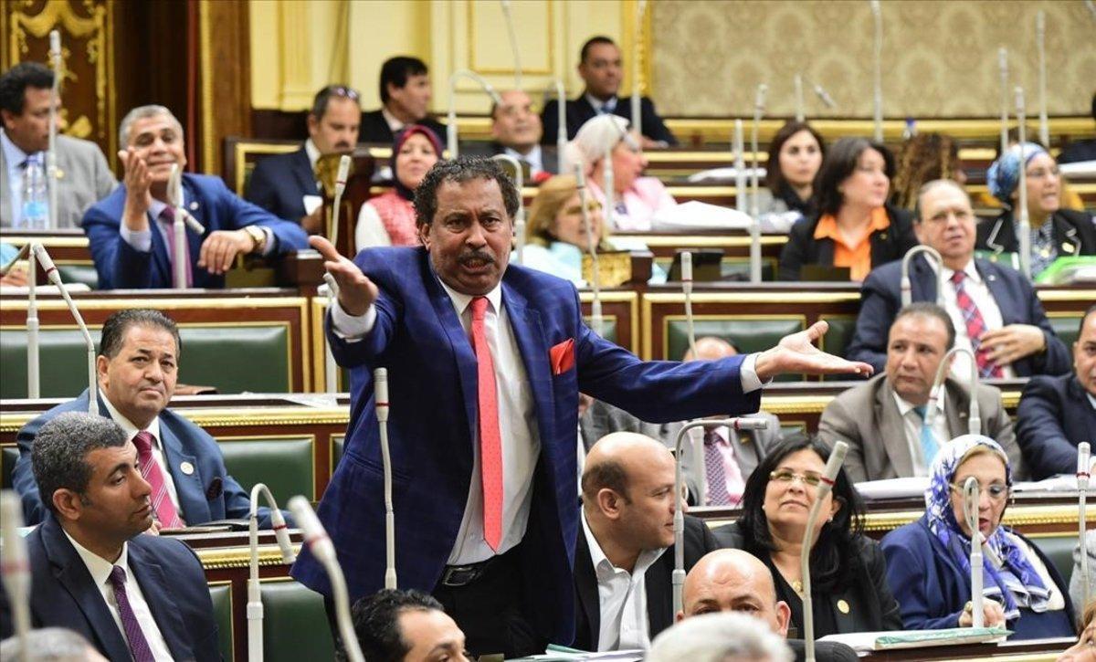 El Parlamento egipcio aprueba las nuevas enmiendas constitucionales.