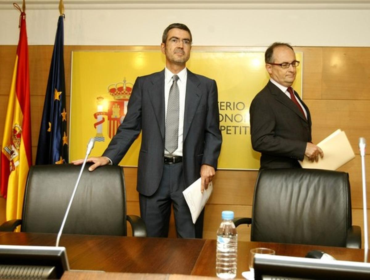El secretario de Estado de Economía, Fernando Jiménez, y, a la derecha, el subgobernador del Banco de España, Fernando Restoy.