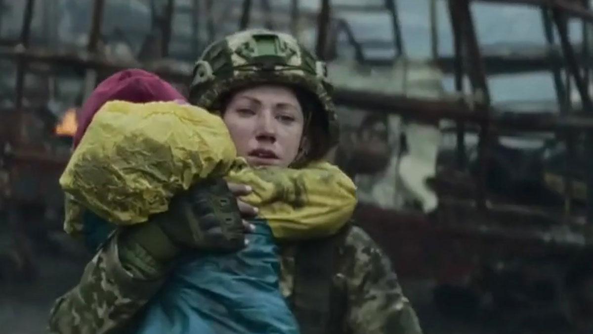 Kalush Orchestra difunde un vídeo de ’Stefania’ en la Ucrania en guerra.