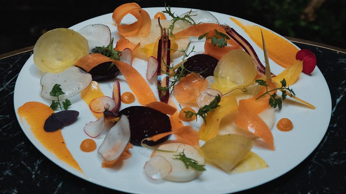 Carpacho de verduras del restaurante Contraban, en el Hotel Wittmore, producto de la excitación creativa del chef, Alain Guiard.