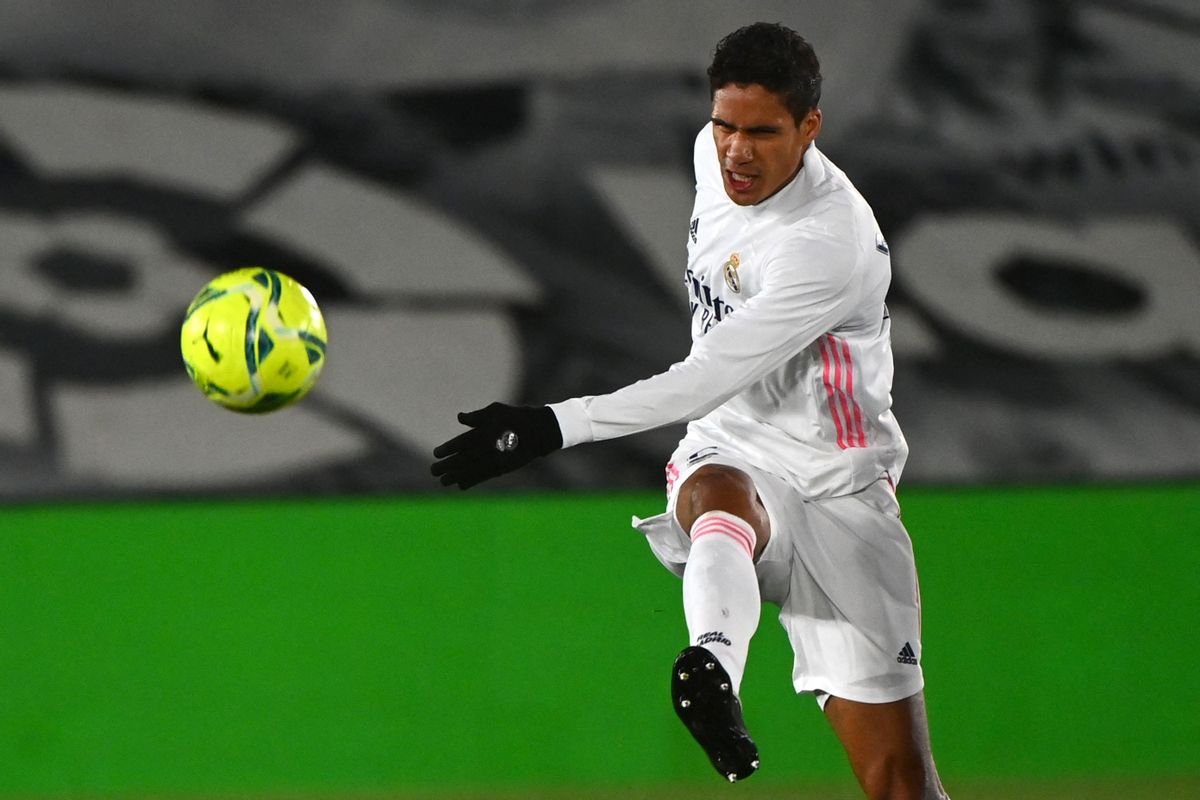 El defensor francés Varane durante un partido con el Real Madrid. El defensor francés Varane durante un partido con el Real Madrid.