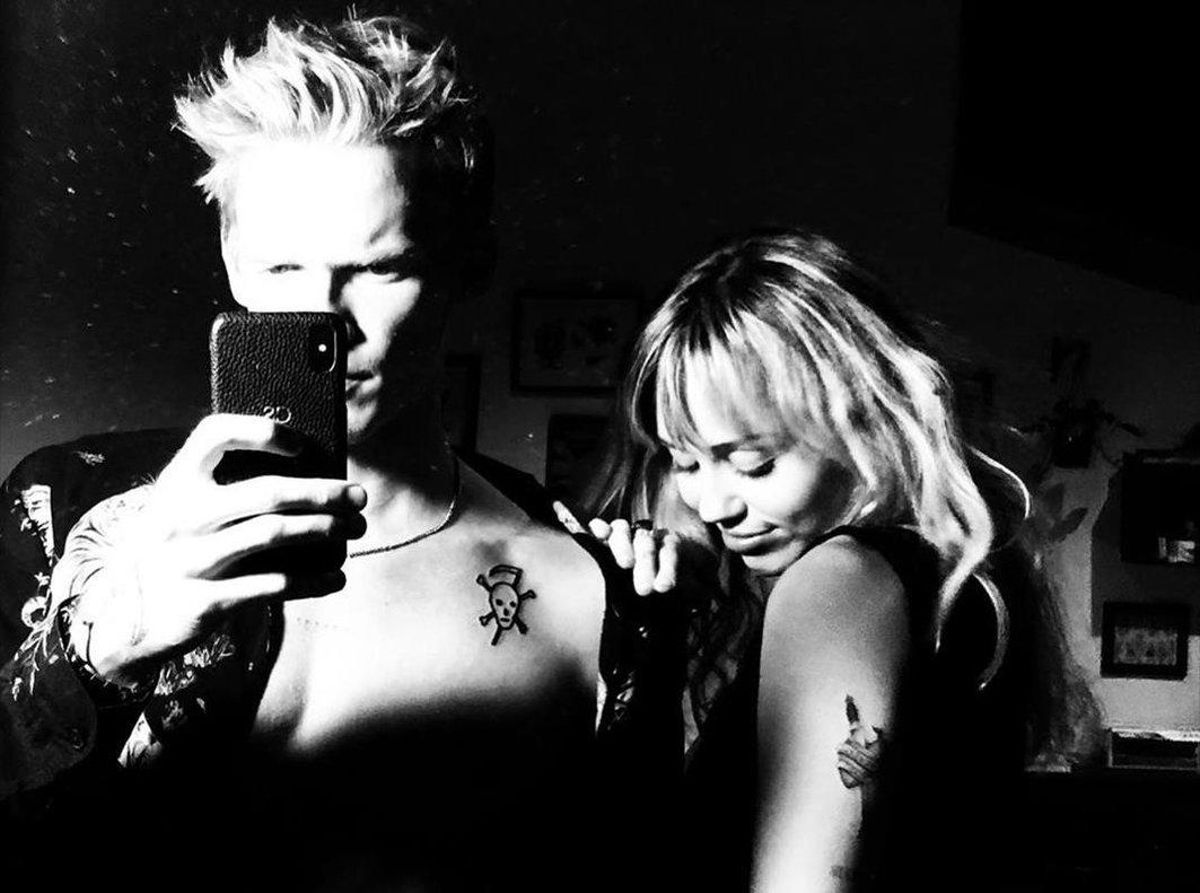 Miley Cyrus y su novio, Cody Simpson. Miley Cyrus y su novio, Cody Simpson.