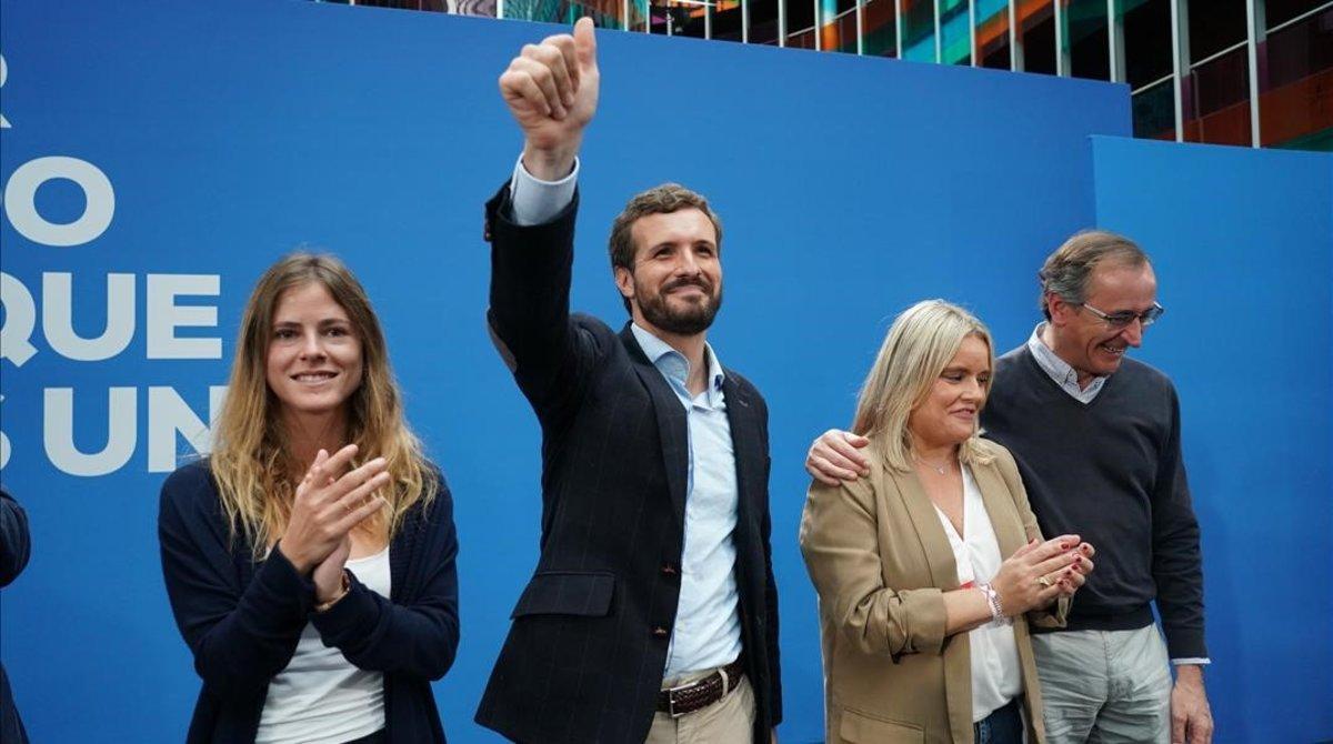 De izquierda a derecha, Beatriz Fanjul, Pablo Casado, Mari Mar Blanco y Alfonso Alonso, en Vitoria, el 1 de noviembre, en un mitin de campaña de las generales. De izquierda a derecha, Beatriz Fanjul, Pablo Casado, Mari Mar Blanco y Alfonso Alonso, en Vitoria, el 1 de noviembre, en un mitin de campaña de las generales.