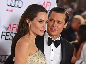 Angelina Jolie presenta una demanda contra Brad Pitt por agredirle a ella y a sus hijos en un avión privado