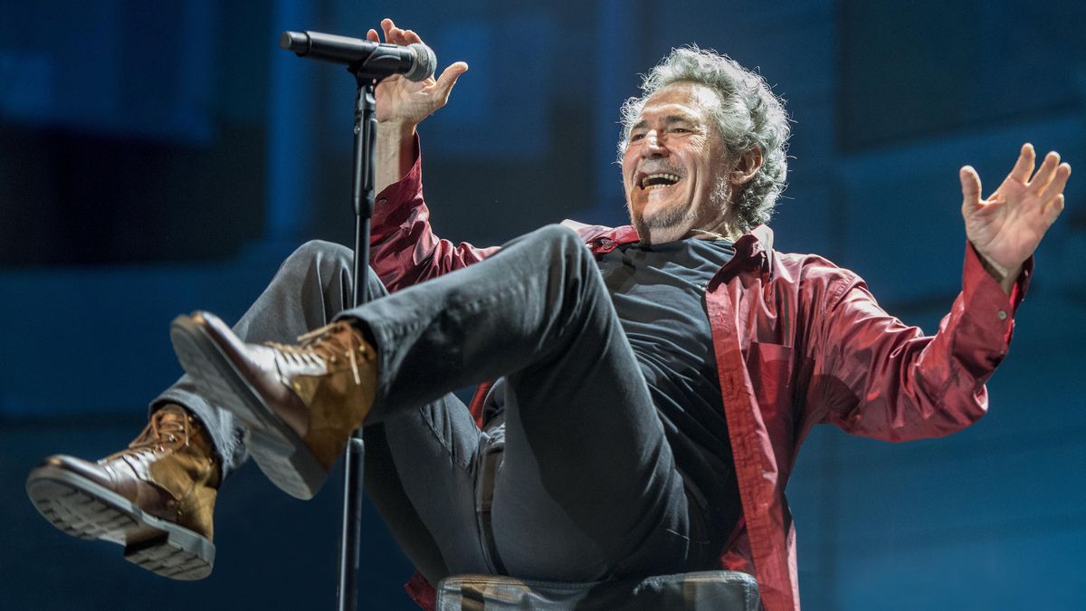 Miguel Ríos, durante el concierto que ofreció este fin de semana en Pedralbes. Miguel Ríos, durante el concierto que ofreció este fin de semana en Pedralbes.