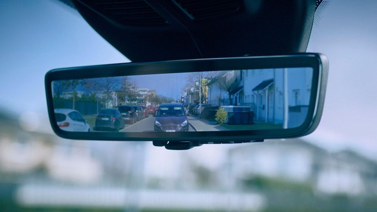 El ‘Smart Mirror’ de Ford permite detectar con claridad a ciclistas, peatones y vehículos El ‘Smart Mirror’ de Ford permite detectar con claridad a ciclistas, peatones y vehículos