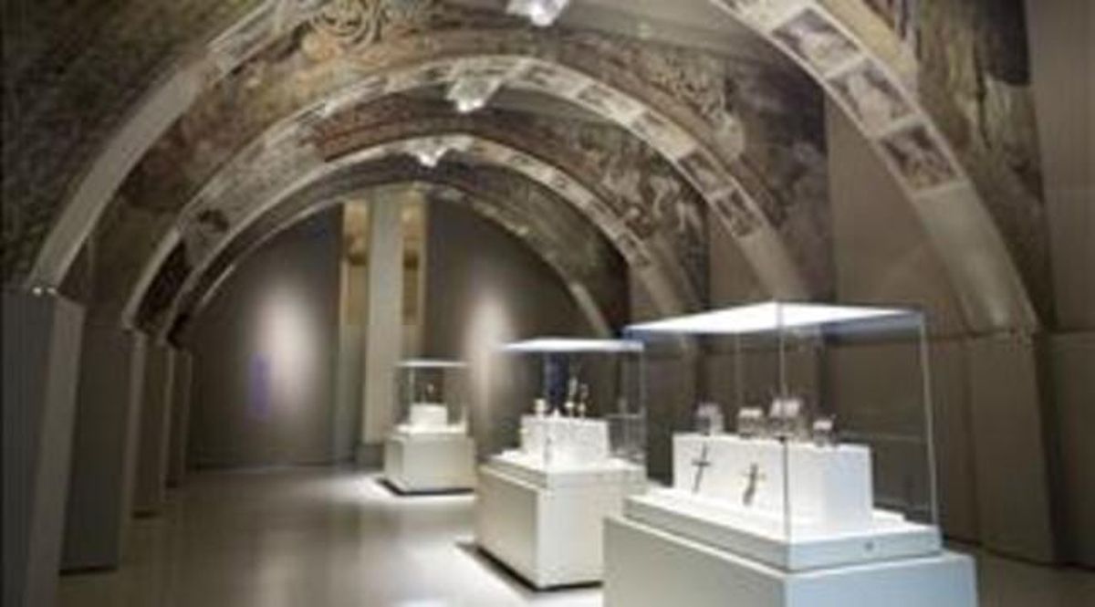 La sala del MNAC donde se exponen las pinturas rescatadas de la sala capitular del monasterio de Sijena. La sala del MNAC donde se exponen las pinturas rescatadas de la sala capitular del monasterio de Sijena.